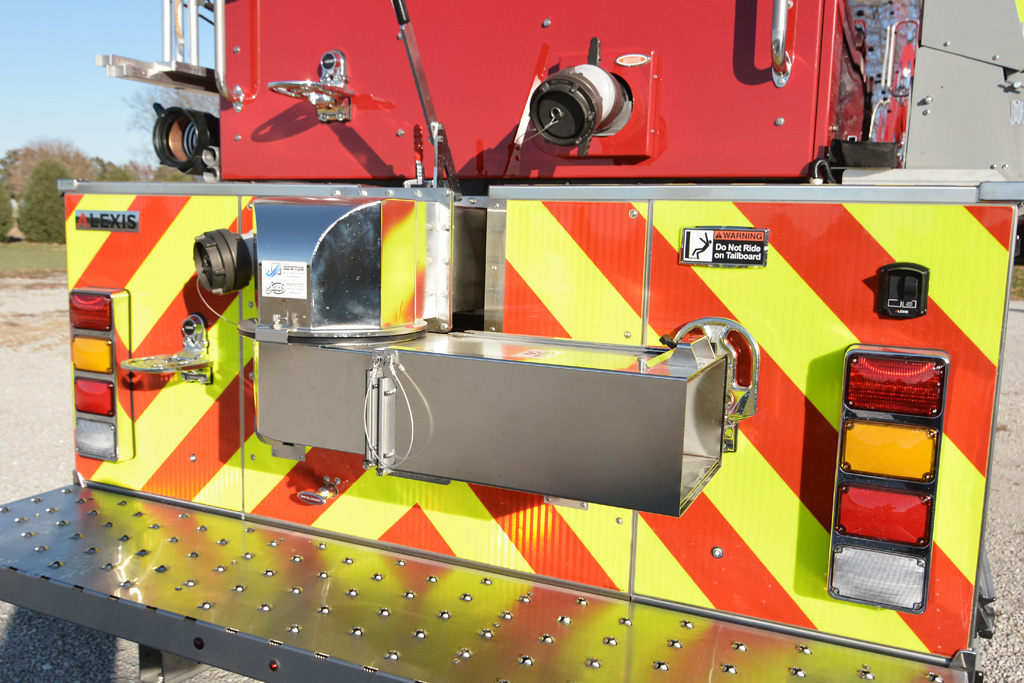 2,000GALLON TANKER 2516 Alexis Fire Equipment Company