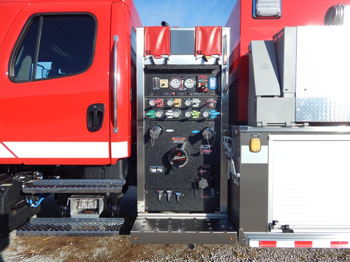 2000GALLON PUMPER/TANKER 2324 Alexis Fire Equipment Company