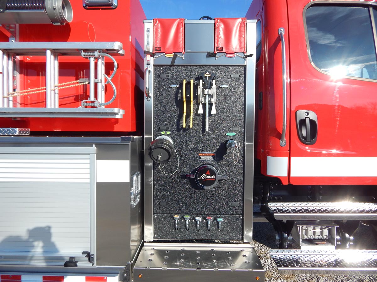 2000GALLON PUMPER/TANKER 2324 Alexis Fire Equipment Company