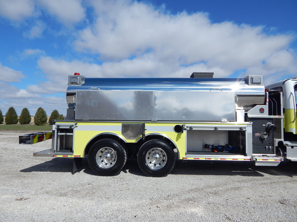 3,500 GALLON TANKER 2528 Alexis Fire Equipment Company