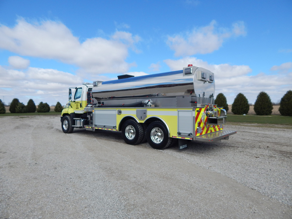 3,500 GALLON TANKER 2528 Alexis Fire Equipment Company