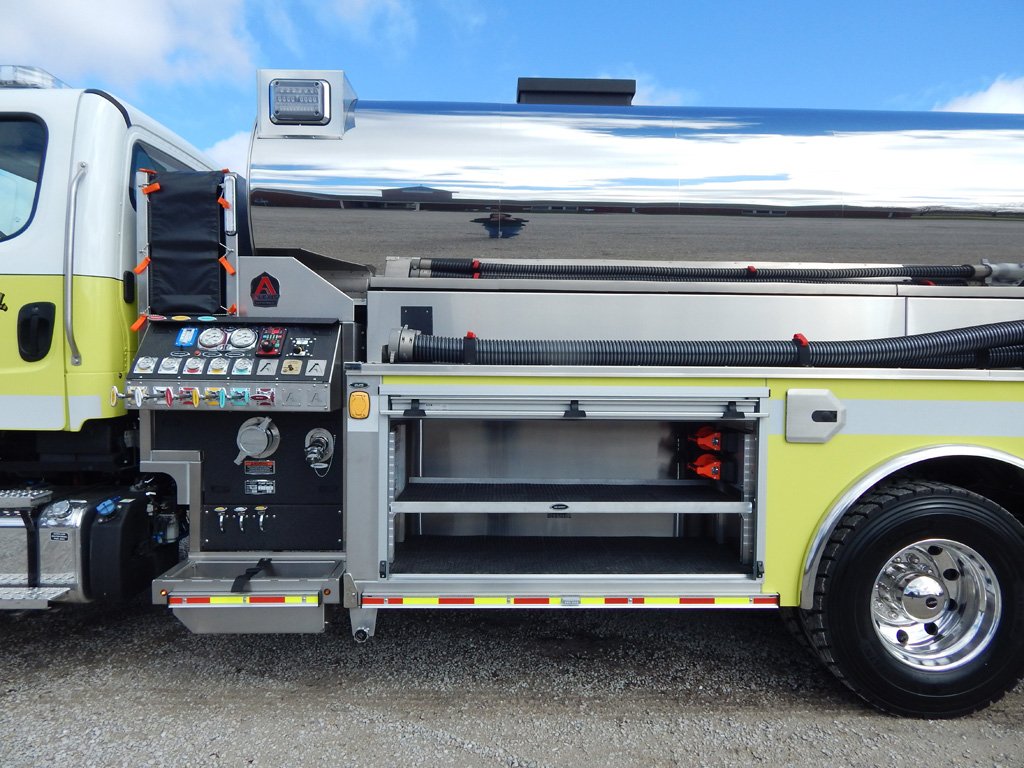 3,500 GALLON TANKER 2528 Alexis Fire Equipment Company