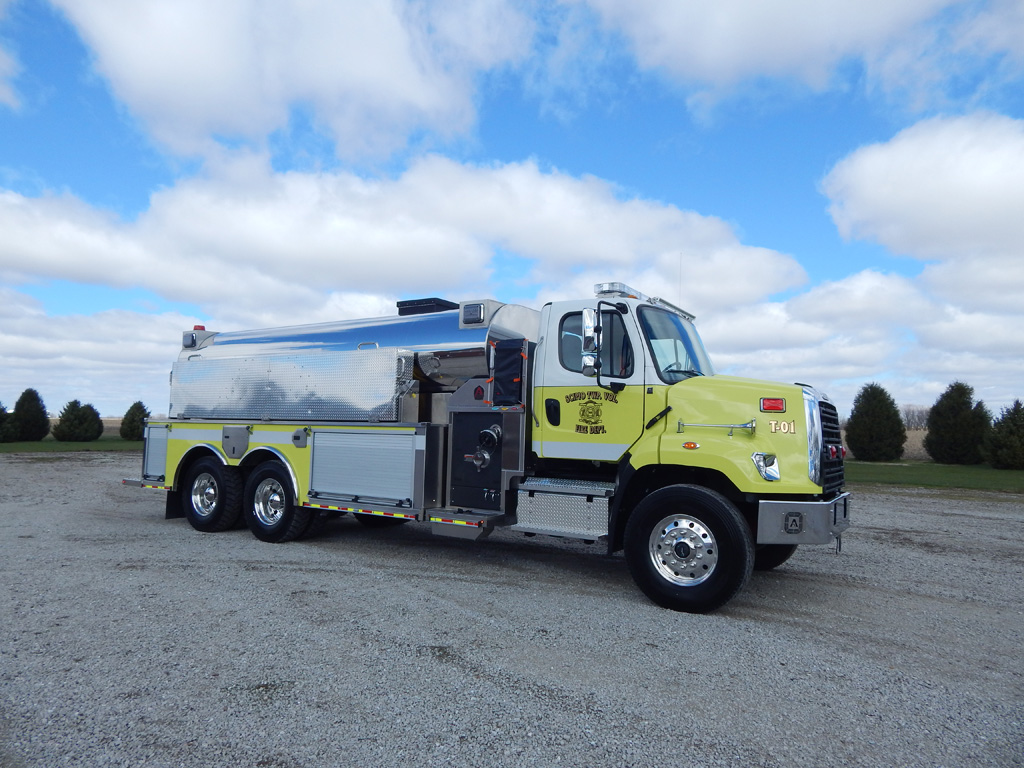 3,500 GALLON TANKER 2528 Alexis Fire Equipment Company