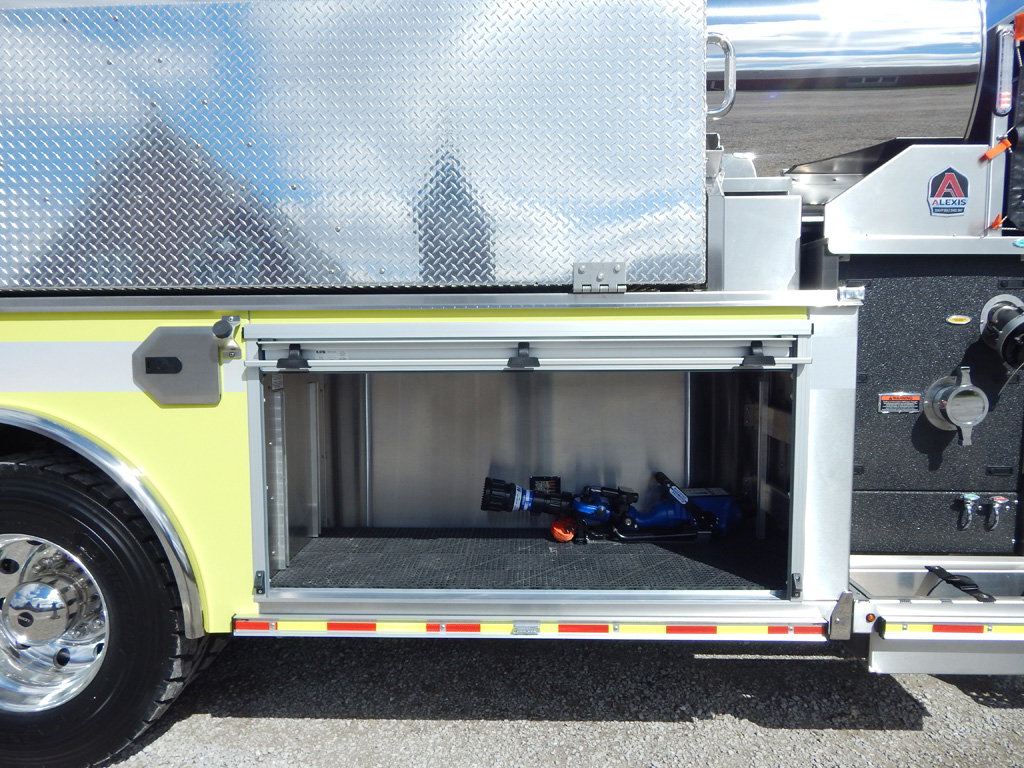 3,500 GALLON TANKER 2528 Alexis Fire Equipment Company